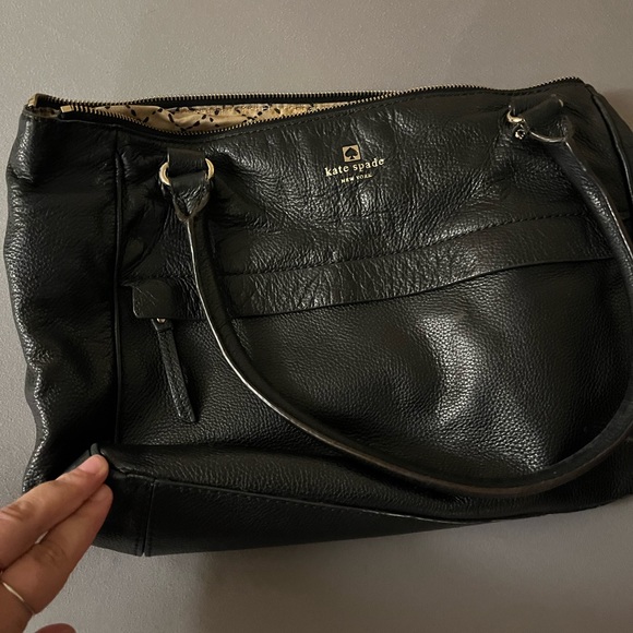 Kate Spade purse. Lightly used - Picture 1 of 3